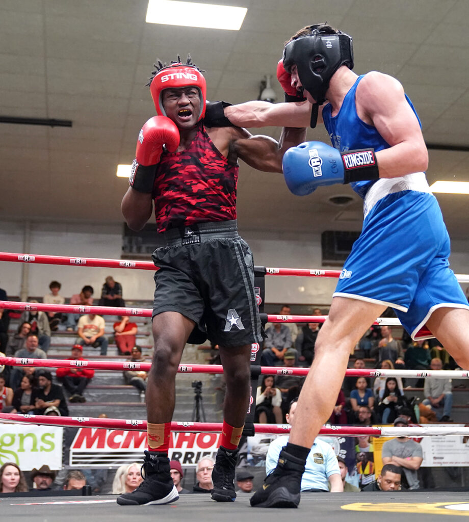 Zachary Carter vs Lane Hanlin in the semi-finals of the 2024 Chicago Golden Gloves