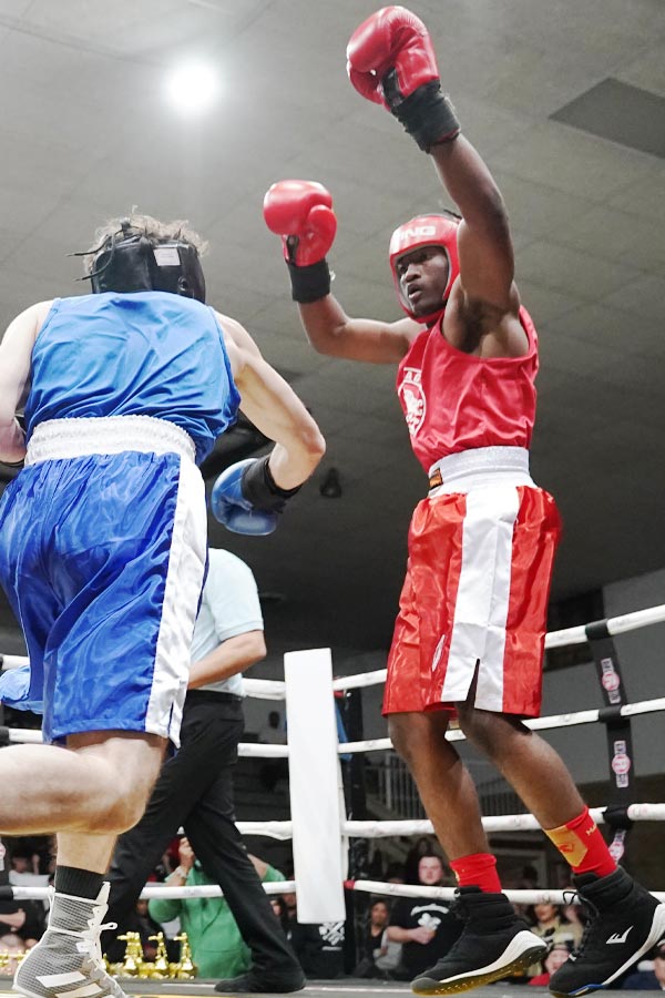 Zachary Carter's defensive footwork in a boxing match.